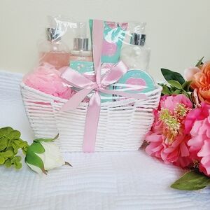 Aromatherapy Bath Body 7 Piece Gift Set NWT